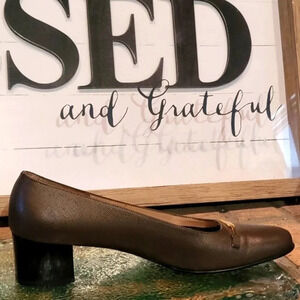 Salvatore Ferragamo Boutique Vntg Heels Pumps Wmns Sz 9.5 4A AAAA Extra Narrow